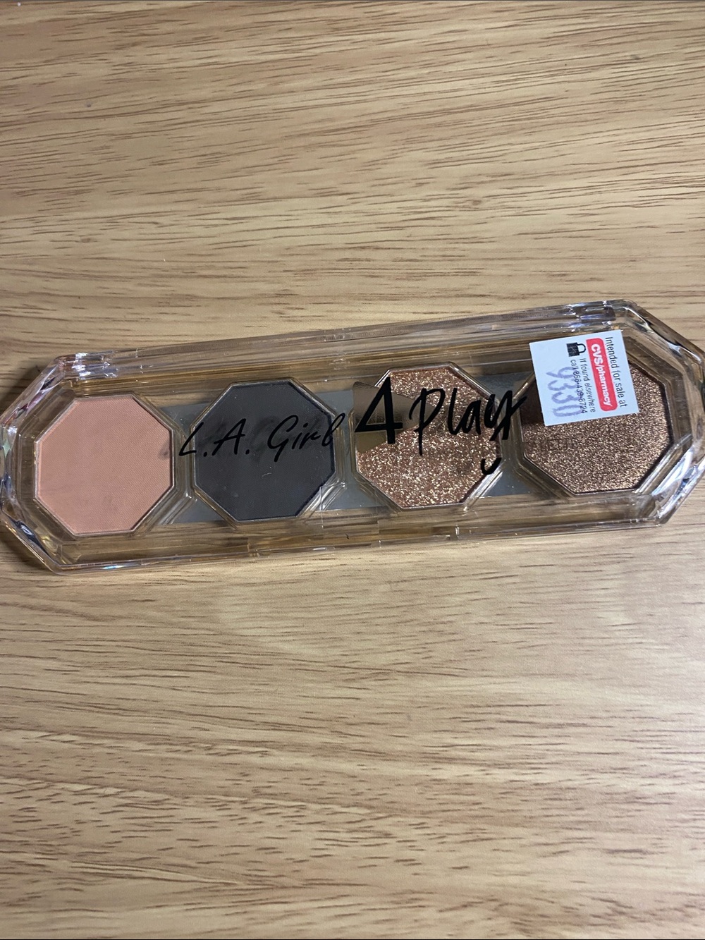 LA Girl 4Play Eyeshadow Palette – Peach, Charcoal & Bronze Shimmers - Picture 2 of 4